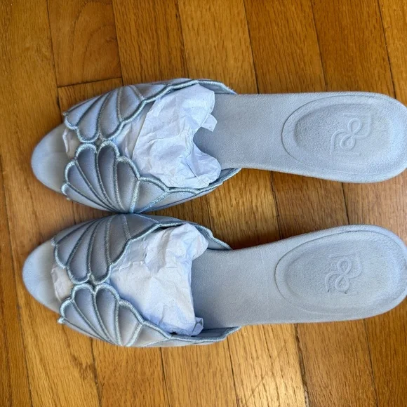 Reformation Waldena Mule Mist Satin Scallop Shell Size 9 LIKE NEW - Picture 9 of 10